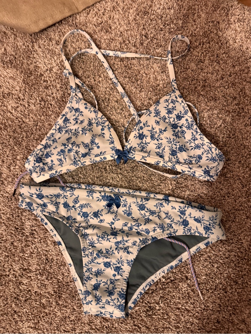Jolyn Bikinis